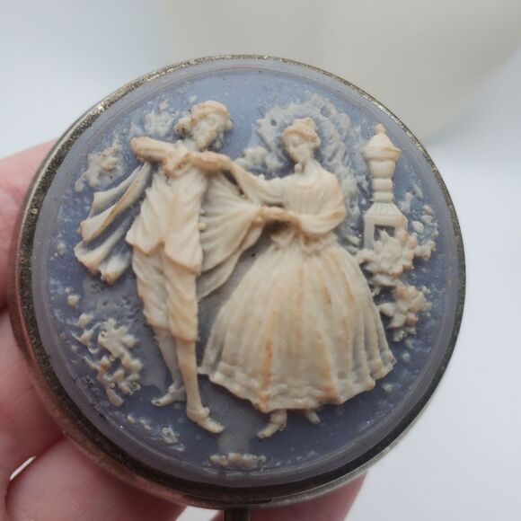 Handcrafted bone shell powdered blue Victorian courting pill box - Picture 6 of 7